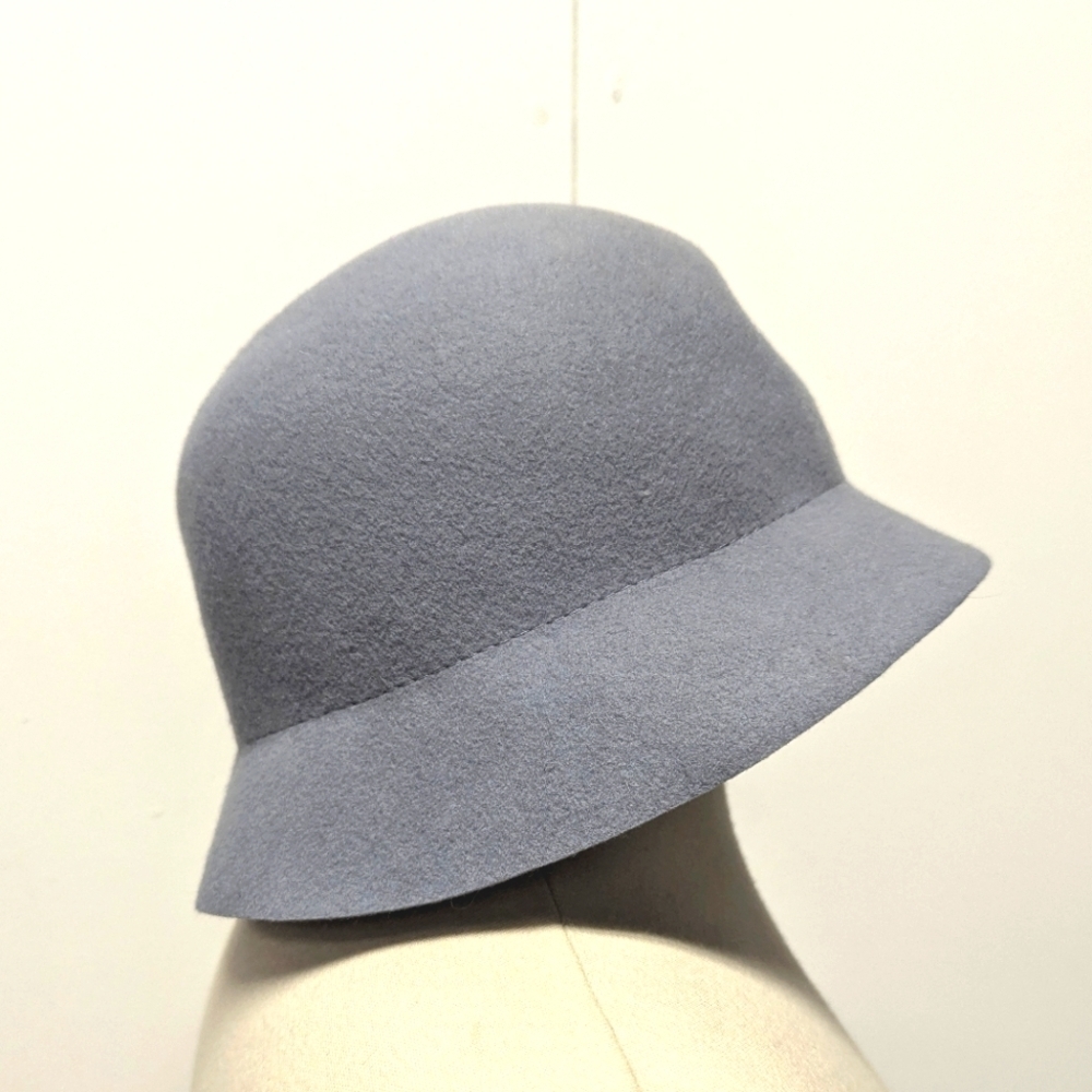 Wool Felt Cloche Hat in Periwinkle Blue Flower on Stem Detail Winter Retro - Picture 4 of 9